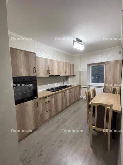 Vanzare Apartament 3 Camere, Decomandat,  Etaj Intermediar