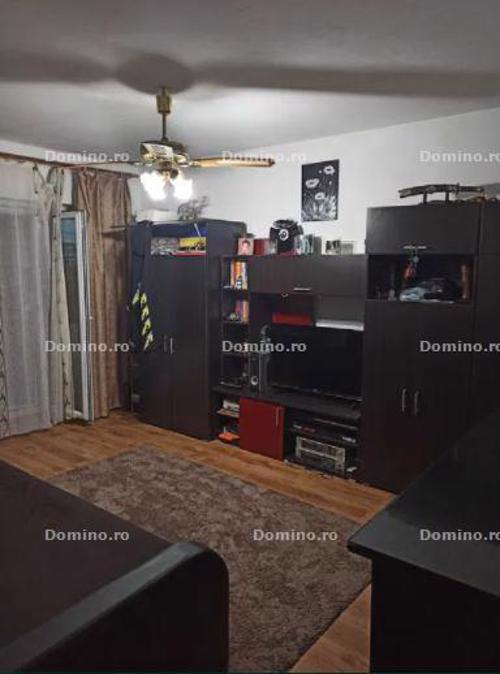 Vanzare Apartament 3 Camere, Decomandat, Mobilat, SemiUtilat 