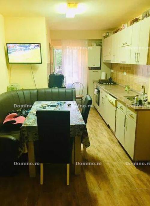 Vanzare Apartament 3 Camere, Decomandat, Mobilat, Utilat
